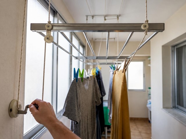 Ahorre espacio en su piso con tendederos de techo interiores a medida en Lugo