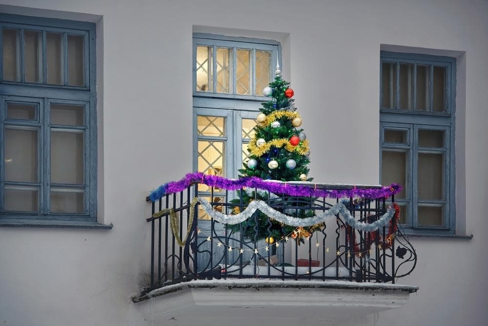Cómo decorar su cerramiento o galería para celebrar la Navidad