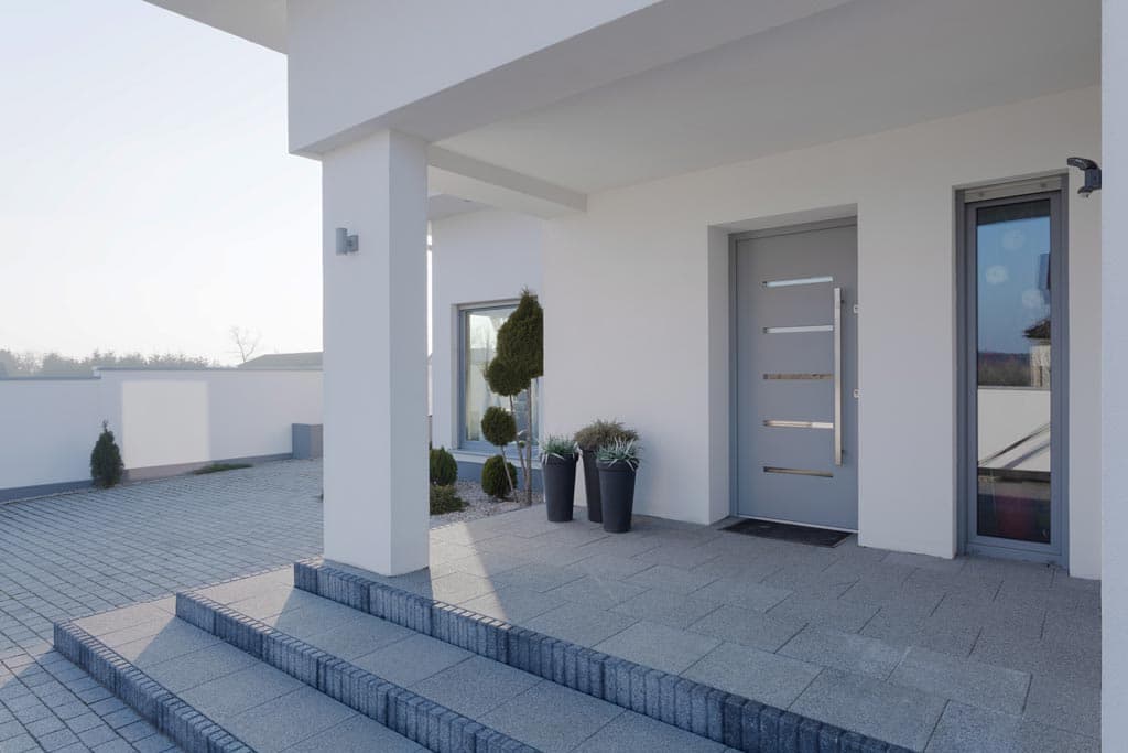 Consiga su nueva puerta de entrada tal y como la desea