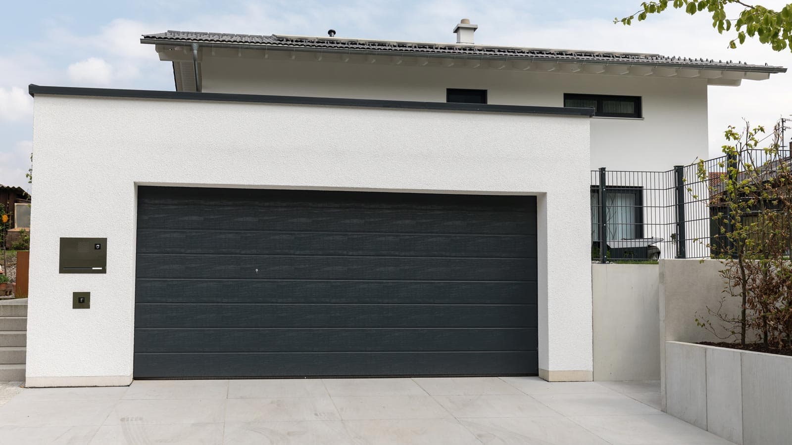 ¿Quiere cambiar las puertas de su garaje? Llámenos